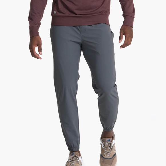 Vuori Men’s Charcoal Gray 4 Way Stretch Fleet Jogger Performance Pants Size L